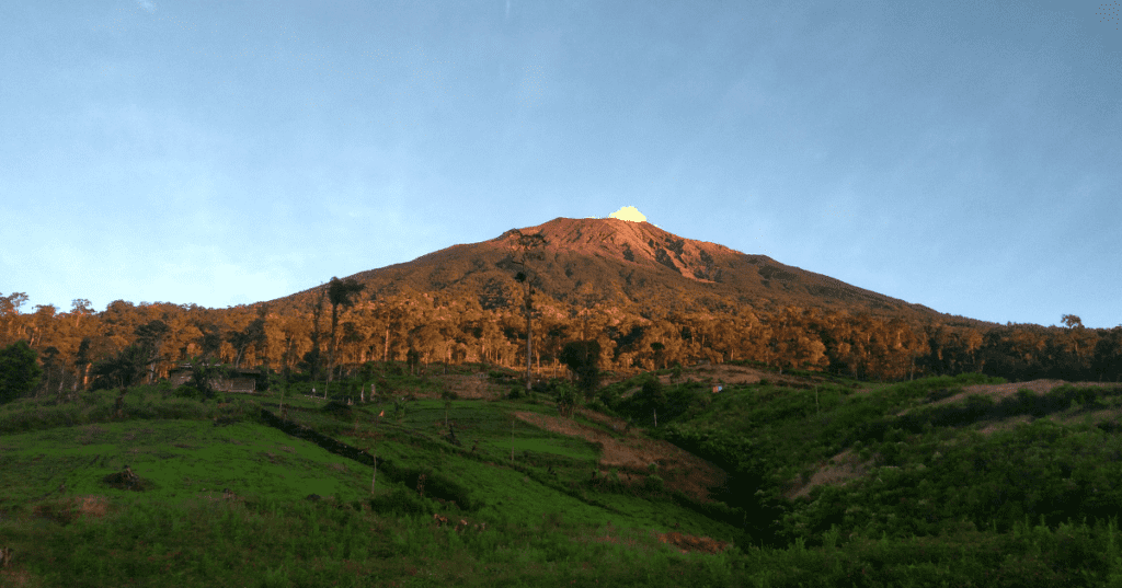  Mount Kerinci