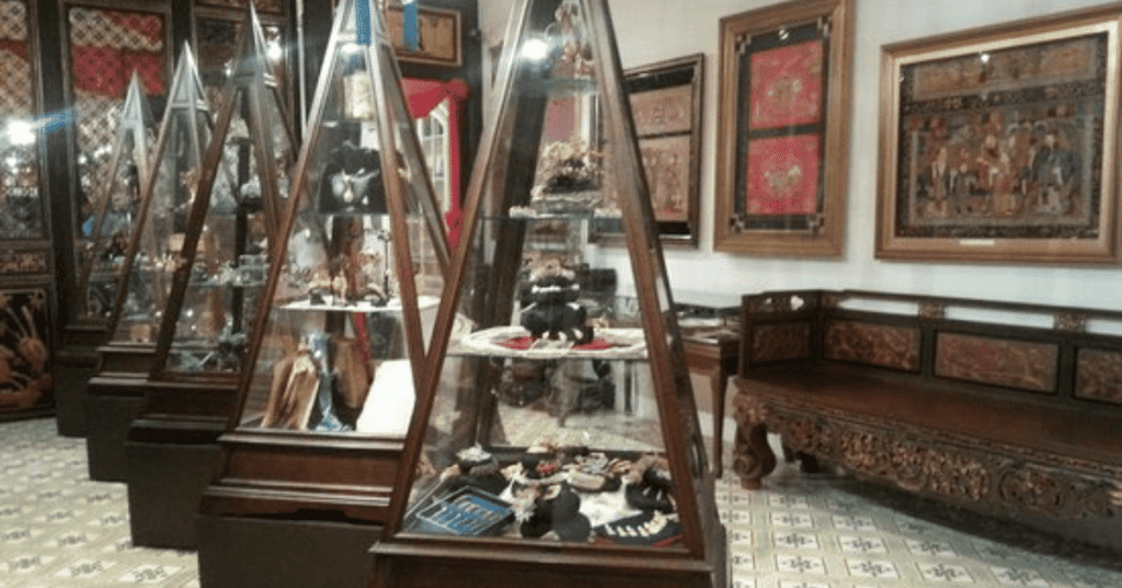 display of Peranakan jewelry